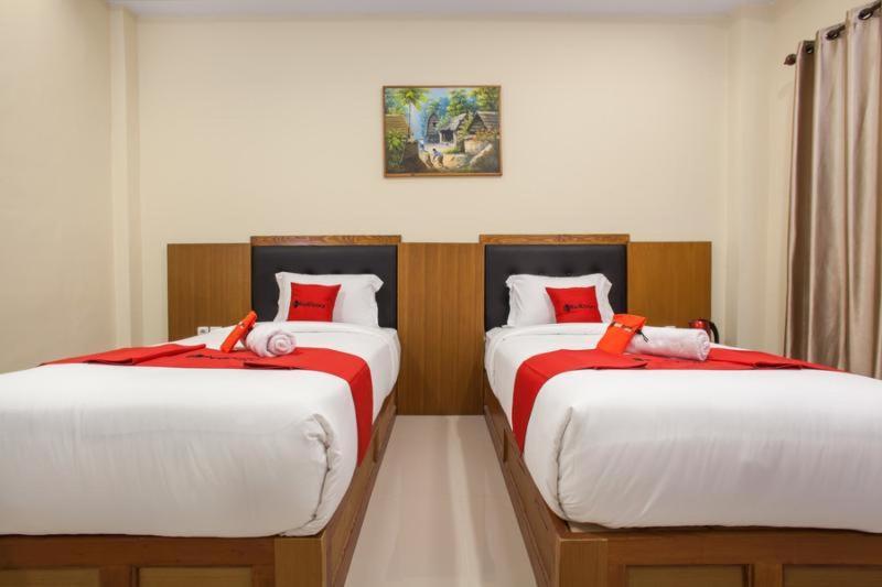 Hotel Reddoorz Premium @ Jalan Cengkeh Malang Habitación foto